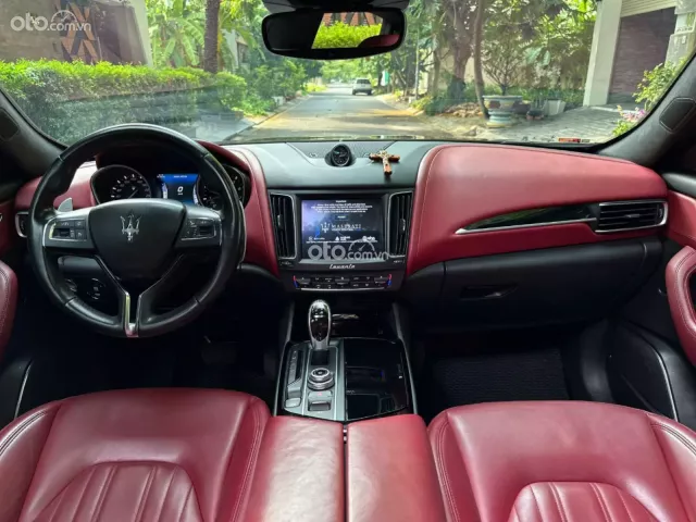 Đen/nội thất đỏ Sport Limited