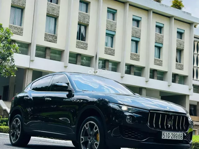 Đen/nội thất đỏ Sport Limited