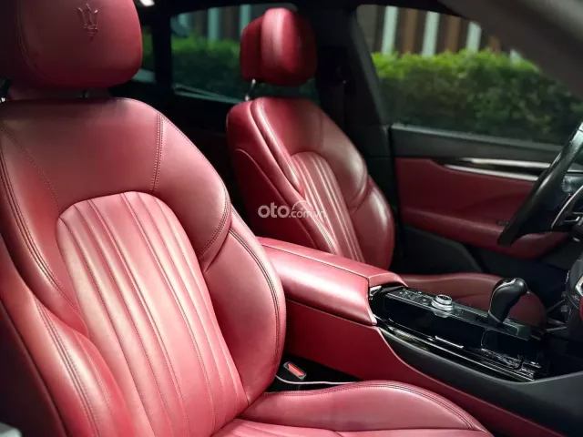 Đen/nội thất đỏ Sport Limited