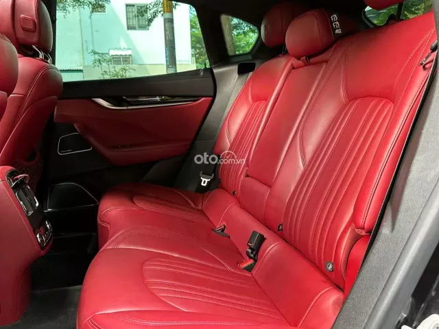 Đen/nội thất đỏ Sport Limited