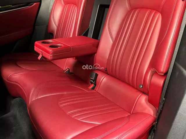 Đen/nội thất đỏ Sport Limited