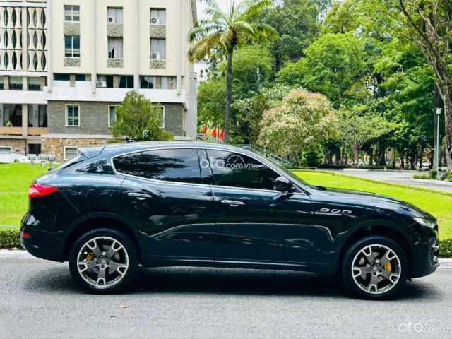 Đen/nội thất đỏ Sport Limited