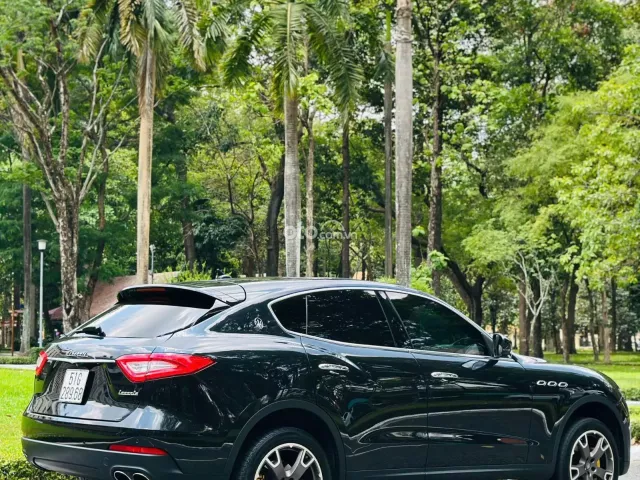 Đen/nội thất đỏ Sport Limited