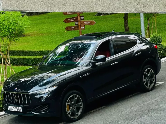 Đen/nội thất đỏ Sport Limited