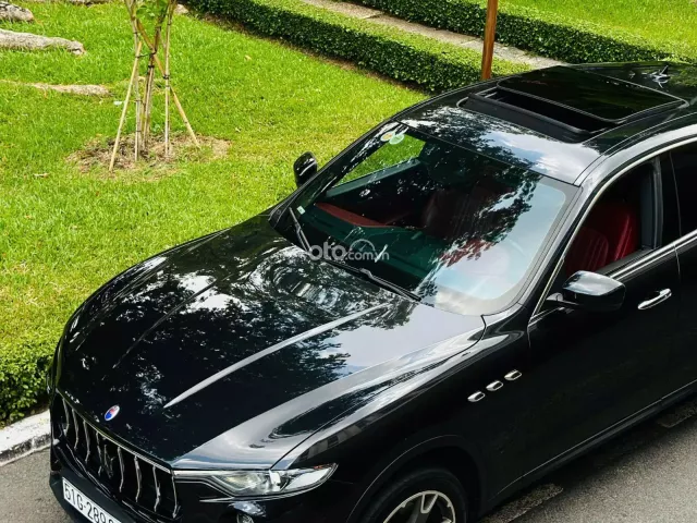 Đen/nội thất đỏ Sport Limited
