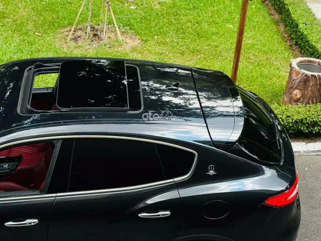 Đen/nội thất đỏ Sport Limited