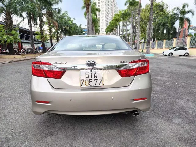 Toyota Camry 2.0E 2014 5