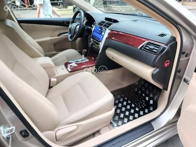 Toyota Camry 2.0E 2014 8