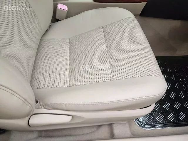 Toyota Camry 2.0E 2014 10