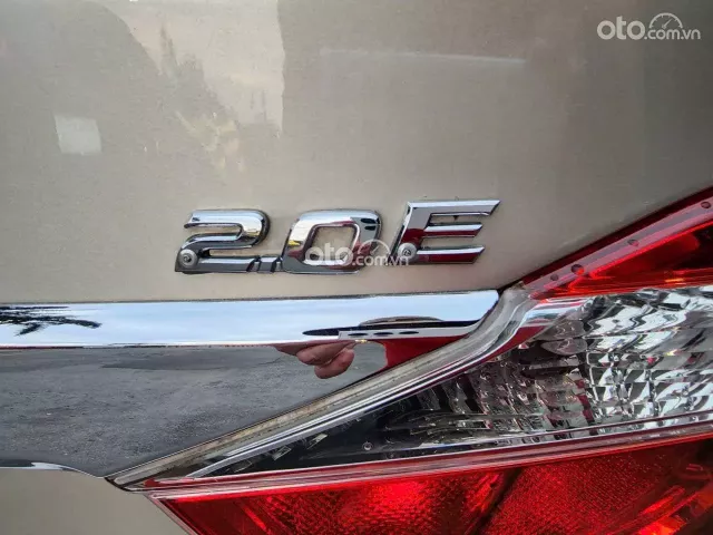 Toyota Camry 2.0E 2014 7