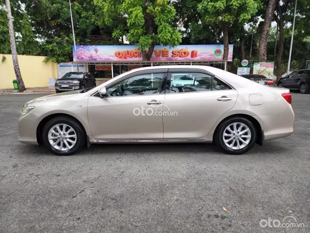Toyota Camry 2.0E 2014 3