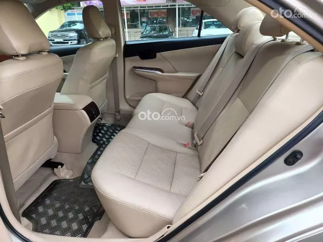 Toyota Camry 2.0E 2014 9
