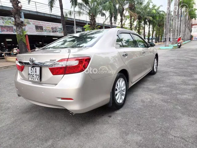 Toyota Camry 2.0E 2014 4