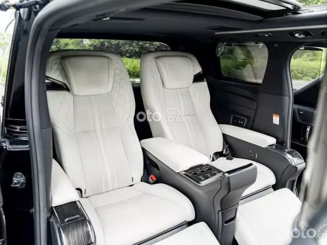 Lexus LM 300h 2020 4