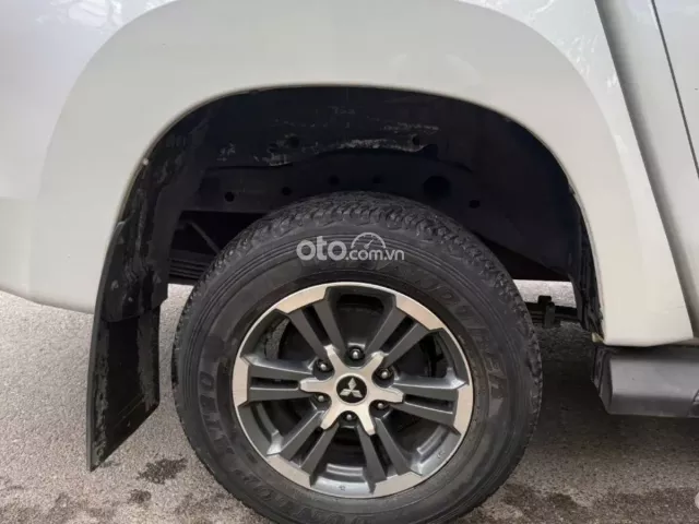Mitsubishi Triton 4×2 AT 2023 9