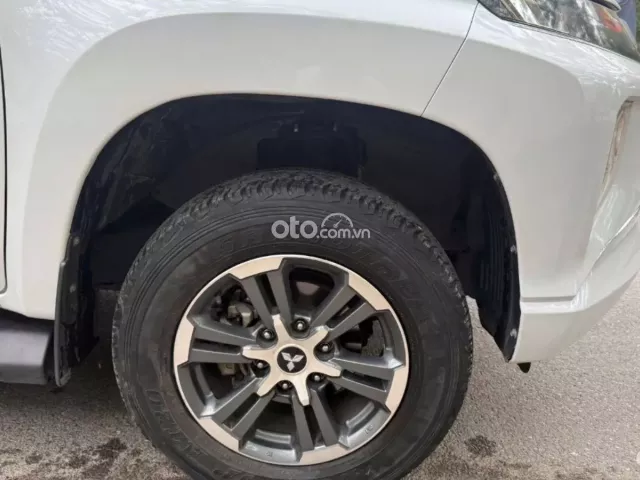 Mitsubishi Triton 4×2 AT 2023 13