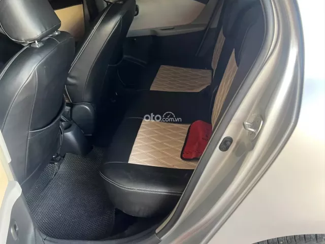 Toyota Vios 1.5G AT 2012 6