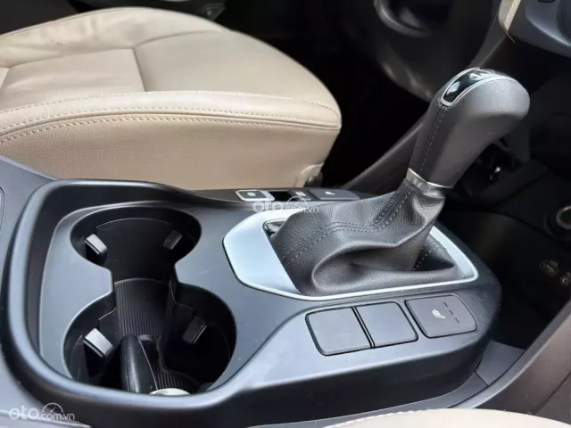 Hyundai Santa Fe 2.4L Xăng Tiêu chuẩn 2018 14