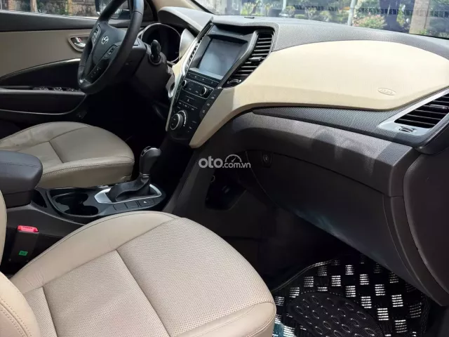 Hyundai Santa Fe 2.4L Xăng Tiêu chuẩn 2018 8