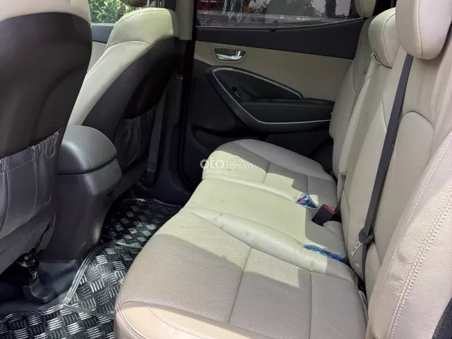 Hyundai Santa Fe 2.4L Xăng Tiêu chuẩn 2018 9