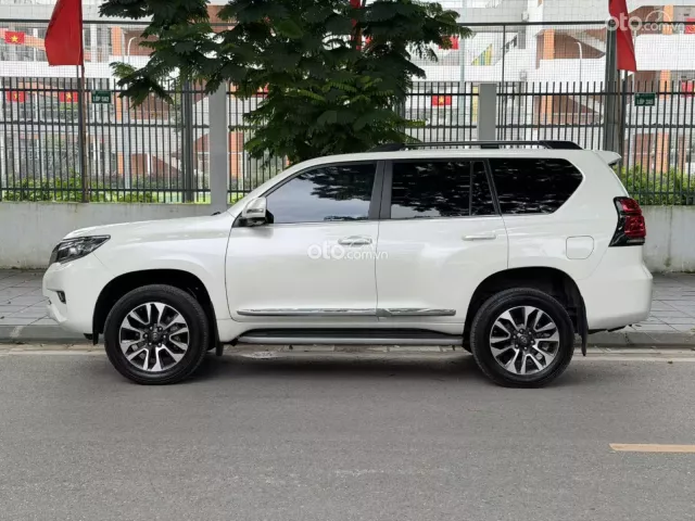 Toyota Land Cruiser Prado VX 2021 4