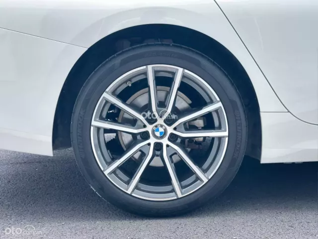 BMW 320i Sport Line 2024 3