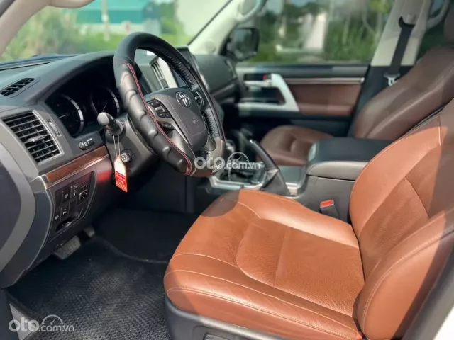 Toyota Land Cruiser 2020 7