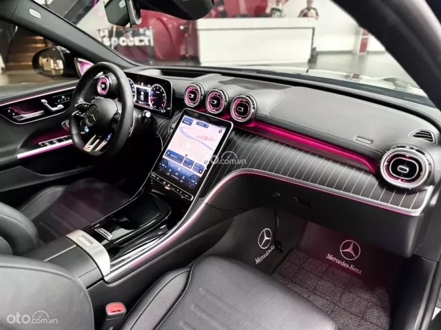 Mercedes-Benz C43 2023 9