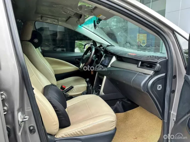 Toyota Innova 2.0E 2022 5