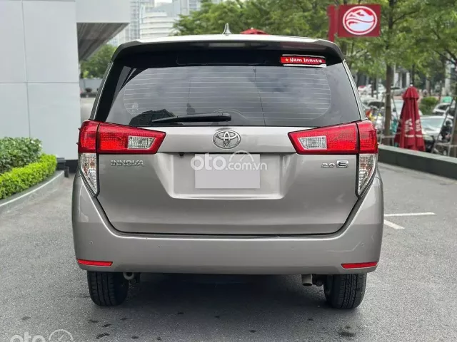 Toyota Innova 2.0E 2022 4
