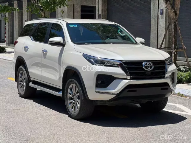 Toyota Fortuner 2.7 V 4X2 AT 2021 3
