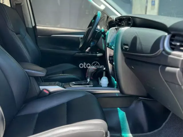 Toyota Fortuner 2.7 V 4X2 AT 2021 8