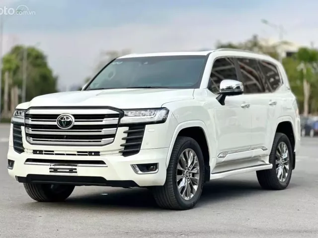 Xe trắng nội thất kem