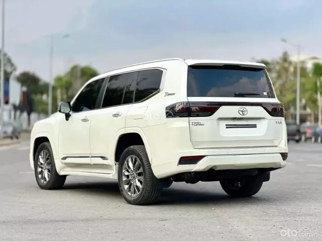 Xe trắng nội thất kem