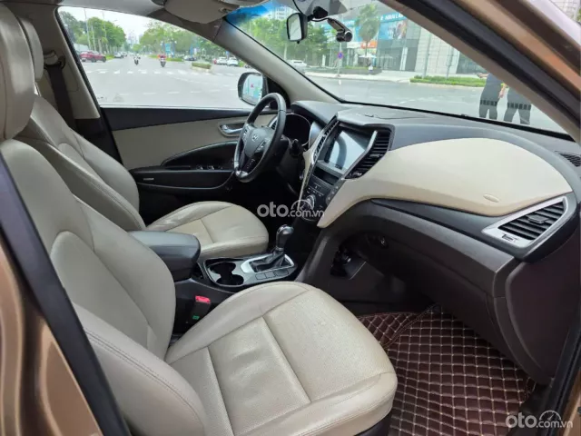 Hyundai Santa Fe 2.2L Dầu Tiêu chuẩn 2017 9