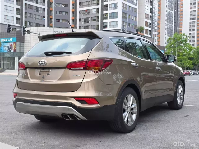 Hyundai Santa Fe 2.2L Dầu Tiêu chuẩn 2017 5