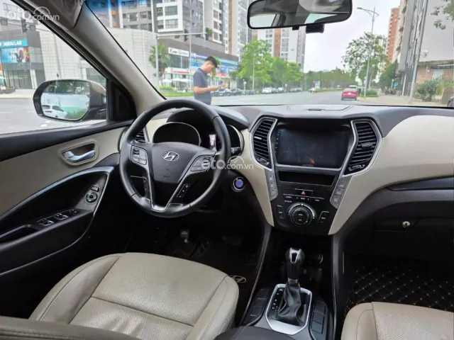 Hyundai Santa Fe 2.2L Dầu Tiêu chuẩn 2017 12