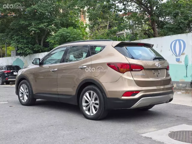 Hyundai Santa Fe 2.2L Dầu Tiêu chuẩn 2017 4
