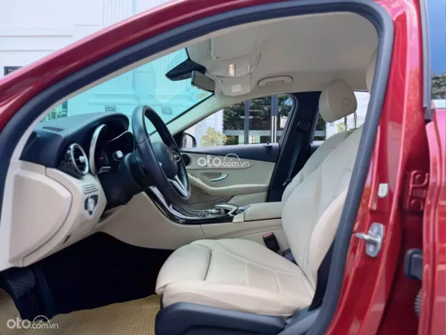 Mercedes-Benz C180 AMG 2021 7