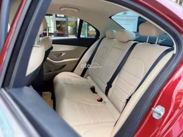 Mercedes-Benz C180 AMG 2021 12