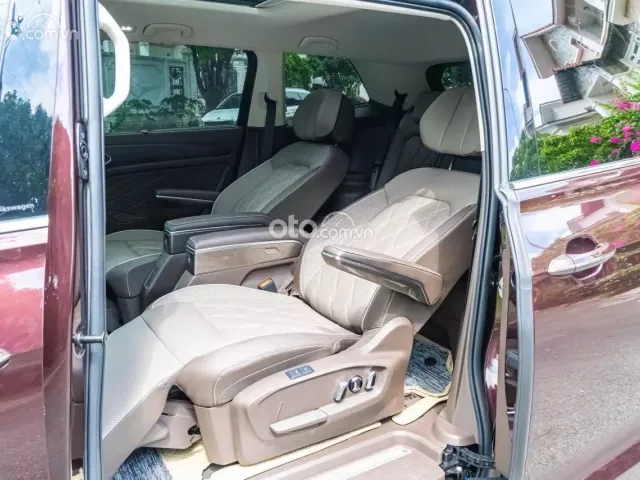 Volkswagen Viloran Luxury 2024 8