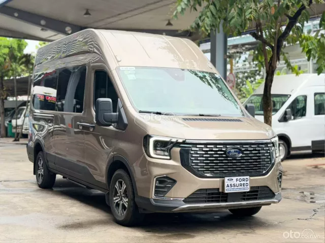 Ford Transit Tiêu chuẩn 2024