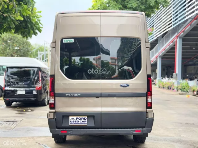Ford Transit Tiêu chuẩn 2024 2
