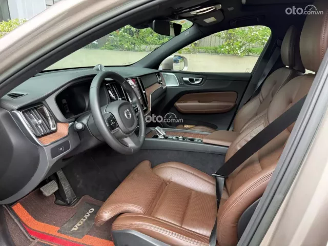 Volvo xc60 b6 sx 2023 odo lướt 1v7
