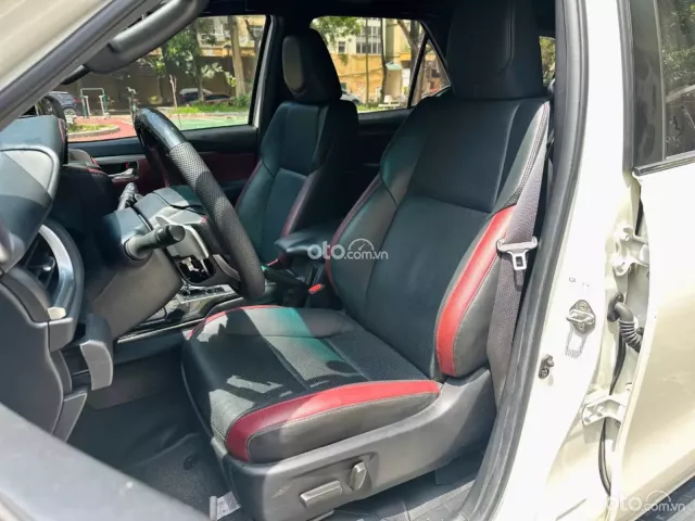 Toyota Fortuner 2.4 AT 4x2 Legender 2021 12