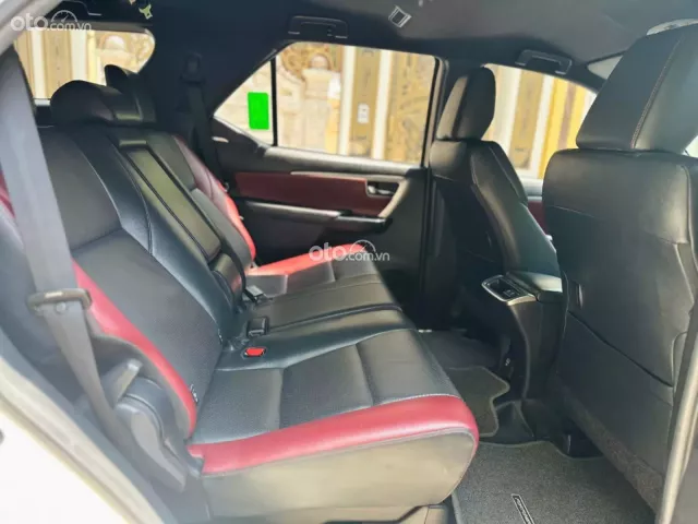 Toyota Fortuner 2.4 AT 4x2 Legender 2021 11