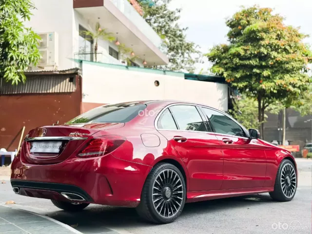 Mercedes-Benz C300 2018 10