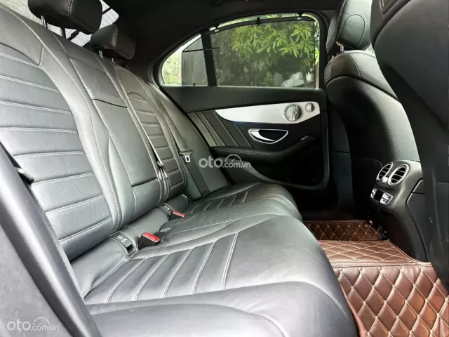 Mercedes-Benz C300 2018 17