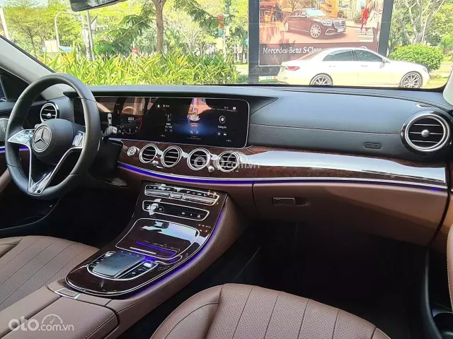 Mercedes-Benz E200 Exclusive V1 2024 10