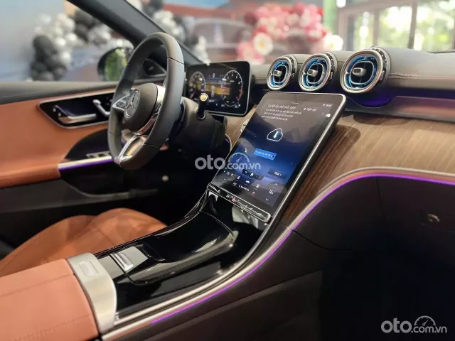 Mercedes-Benz C200 Avantgarde Plus 2024 9